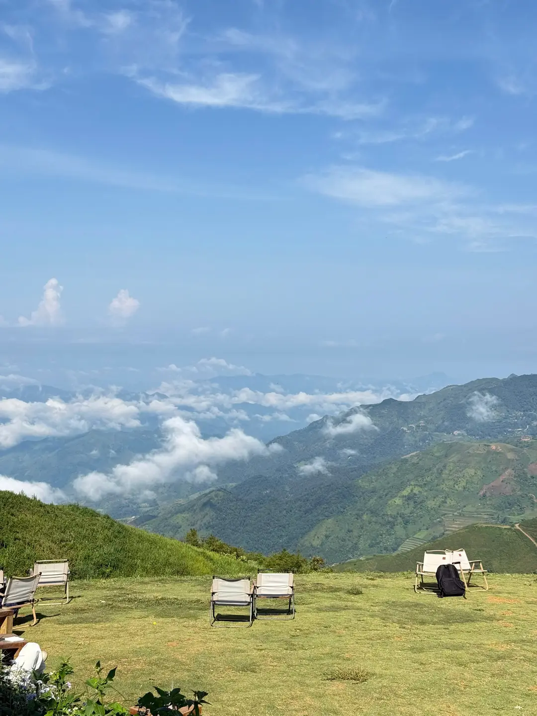 Ameii Hill mây đang lên