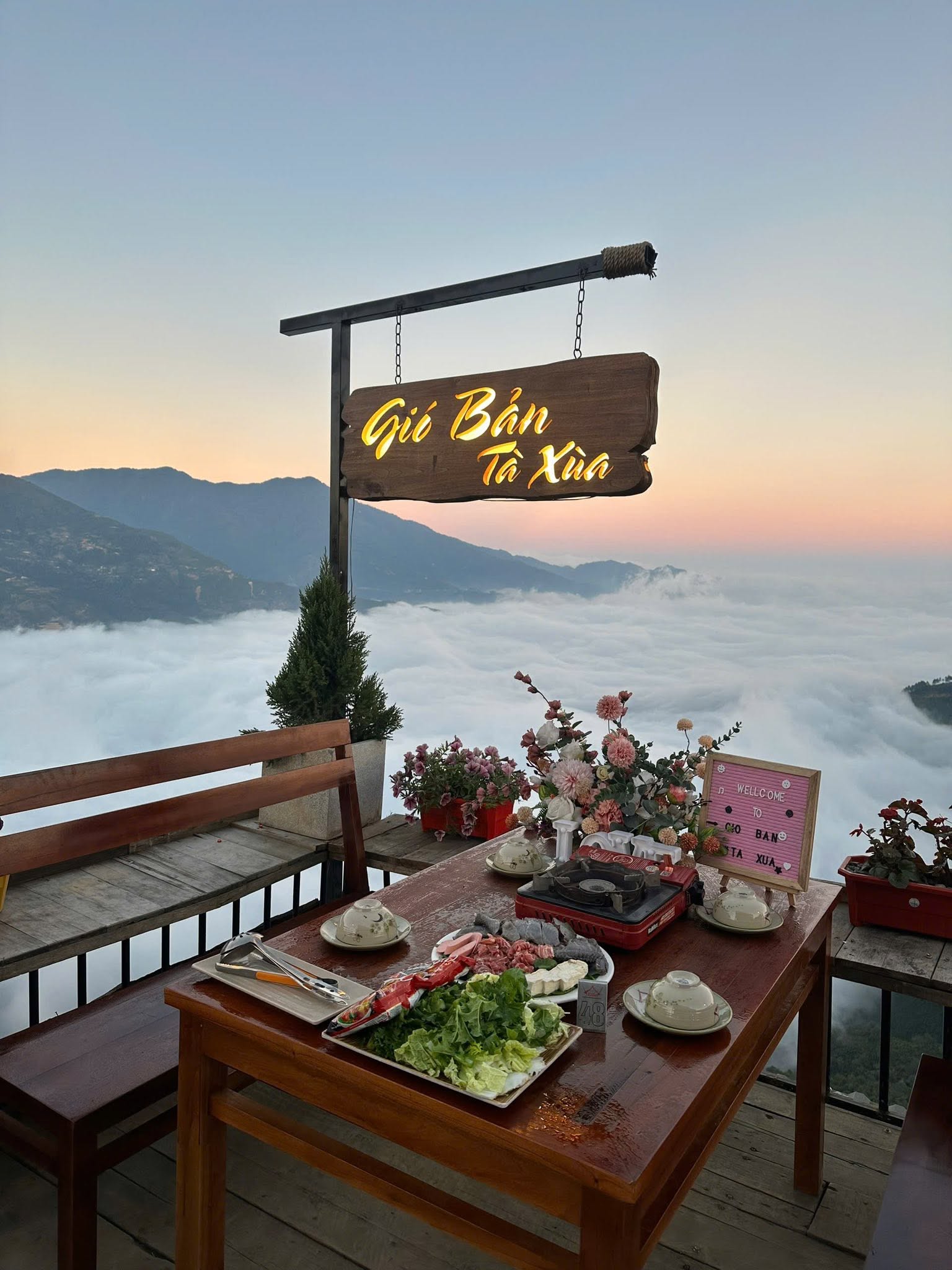 Nhà Hàng- Coffee Gió Bản Tà Xùa 9