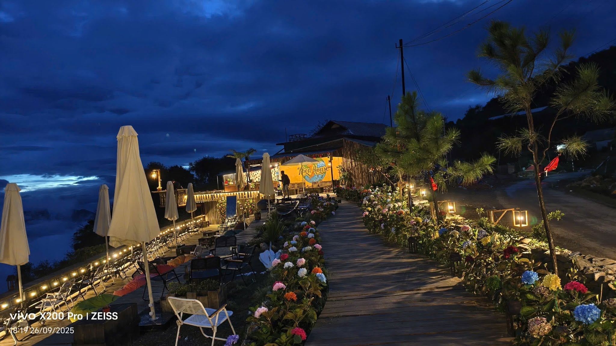 Khèn Coffee House 9