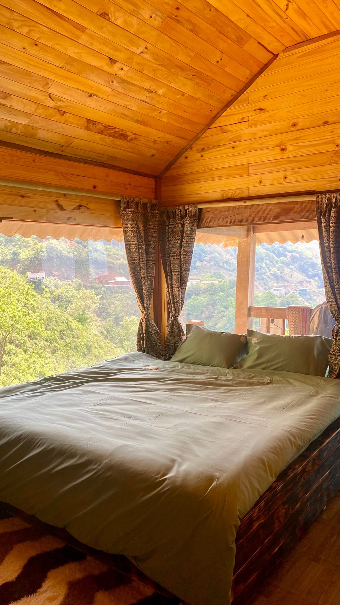Vàng Pè Homestay - Sống lưng khủng long