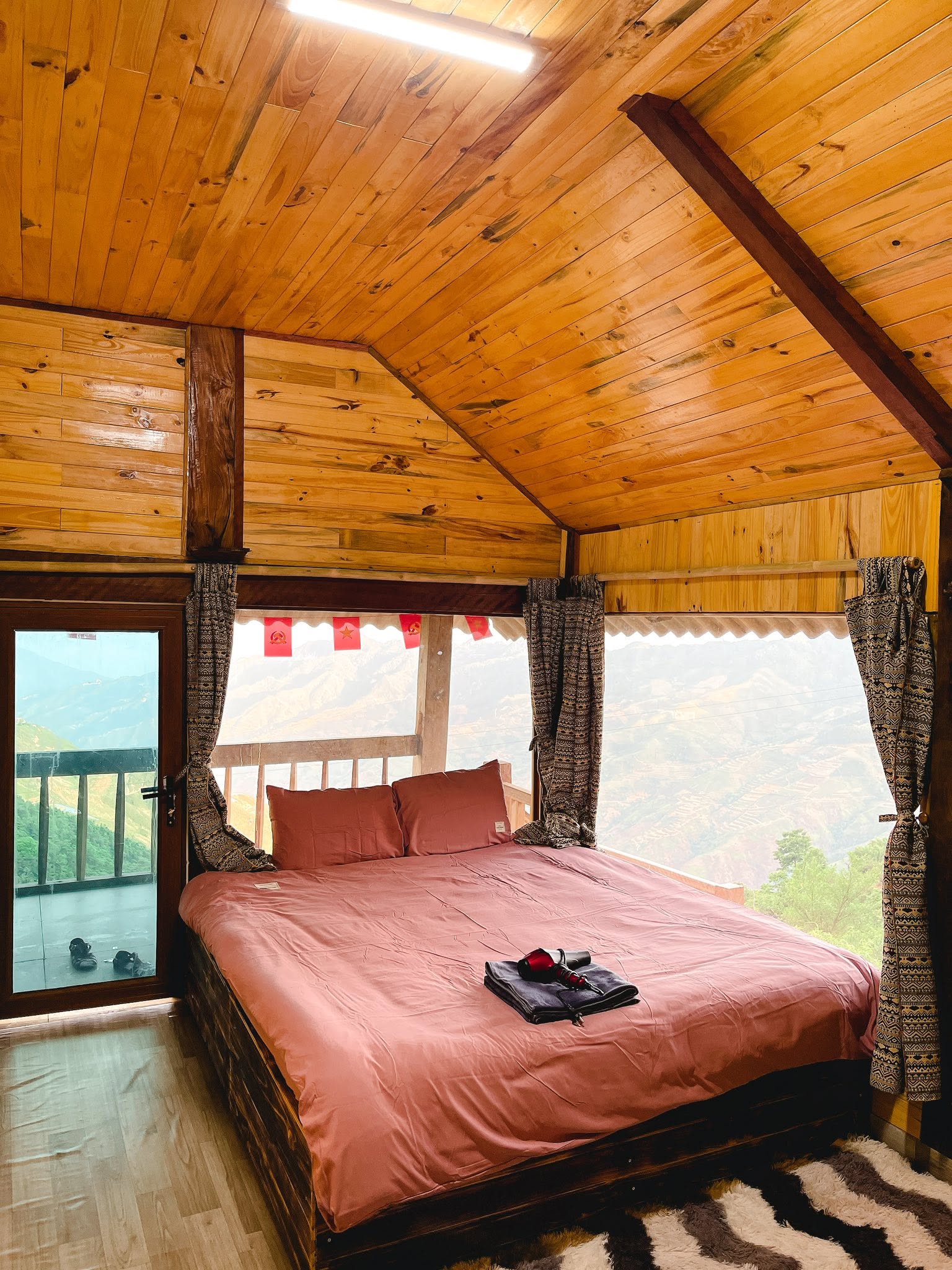 Vàng Pè Homestay - Sống lưng khủng long 2
