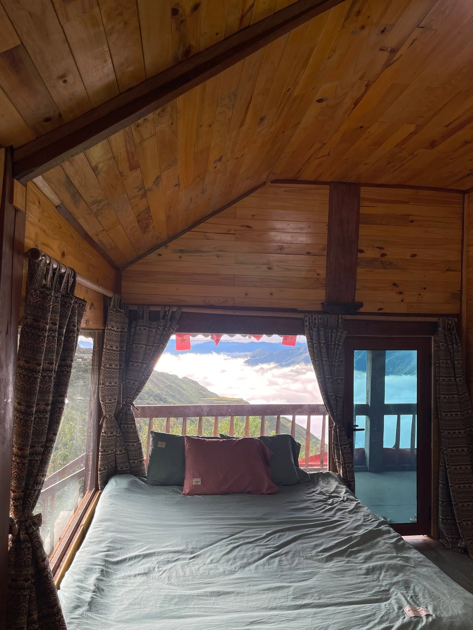 Vàng Pè Homestay - Sống lưng khủng long 7